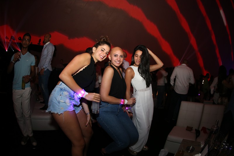 The WHITE Experience Feat. AKON Part 1